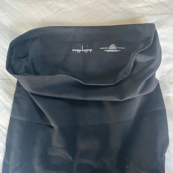 Preggo Leggings Snapback Postpartum w/ Pockets - Picture 2 of 2